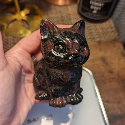 Garnet Large Cat Carving 900g