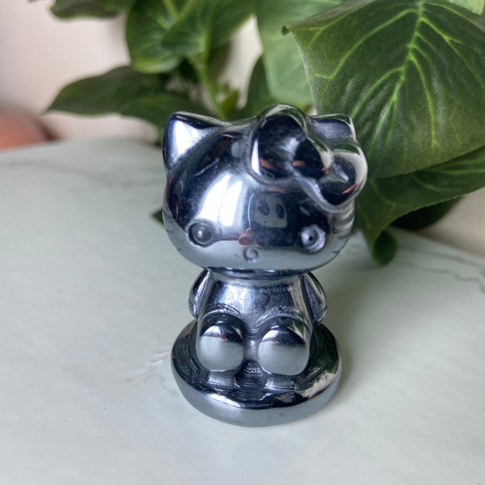 Hello Kitty Carving – Terrahertz - Earth Elements UK