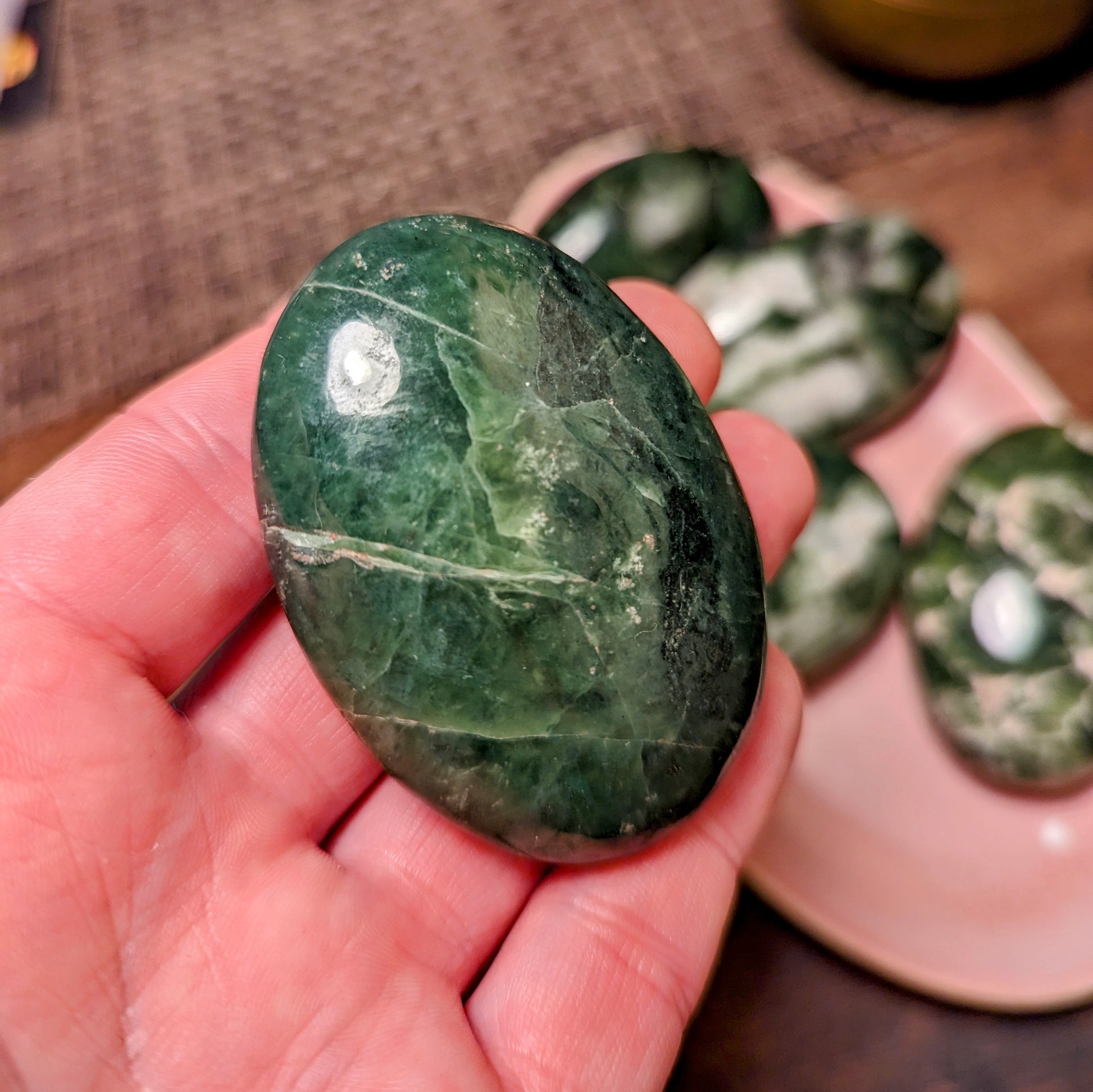 Tremolite Palm Stone - Earth Elements UK