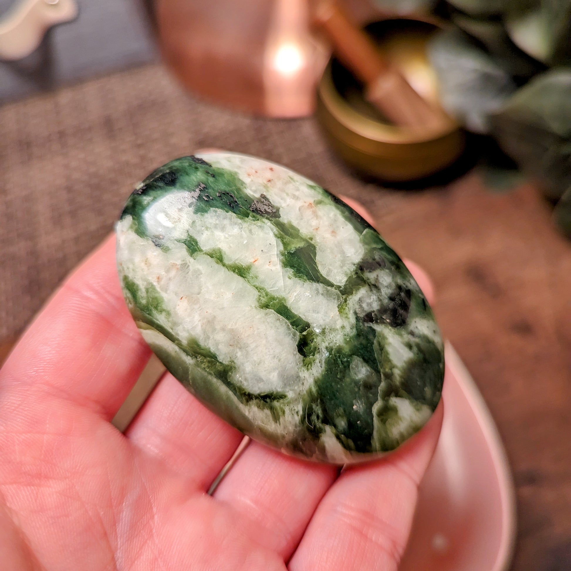 Tremolite Palm Stone - Earth Elements UK