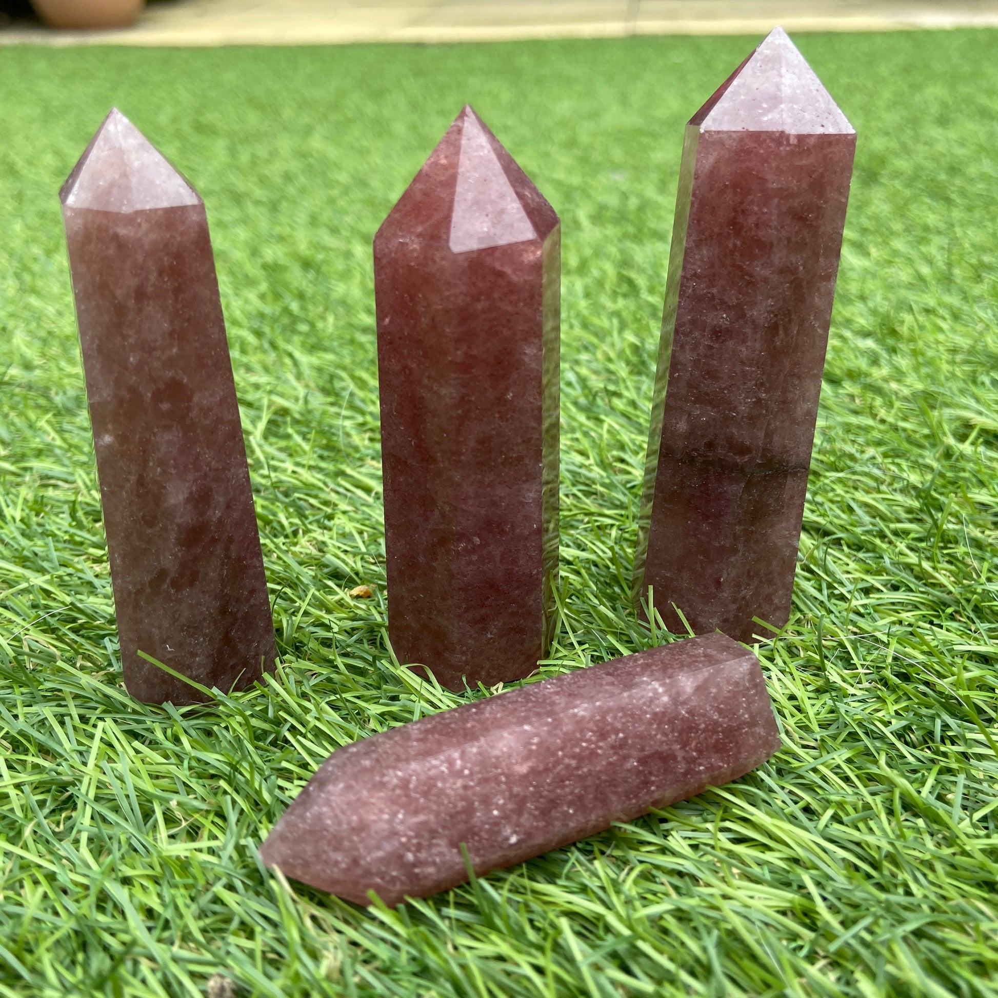 Strawberry Quartz Points - Earth Elements UK